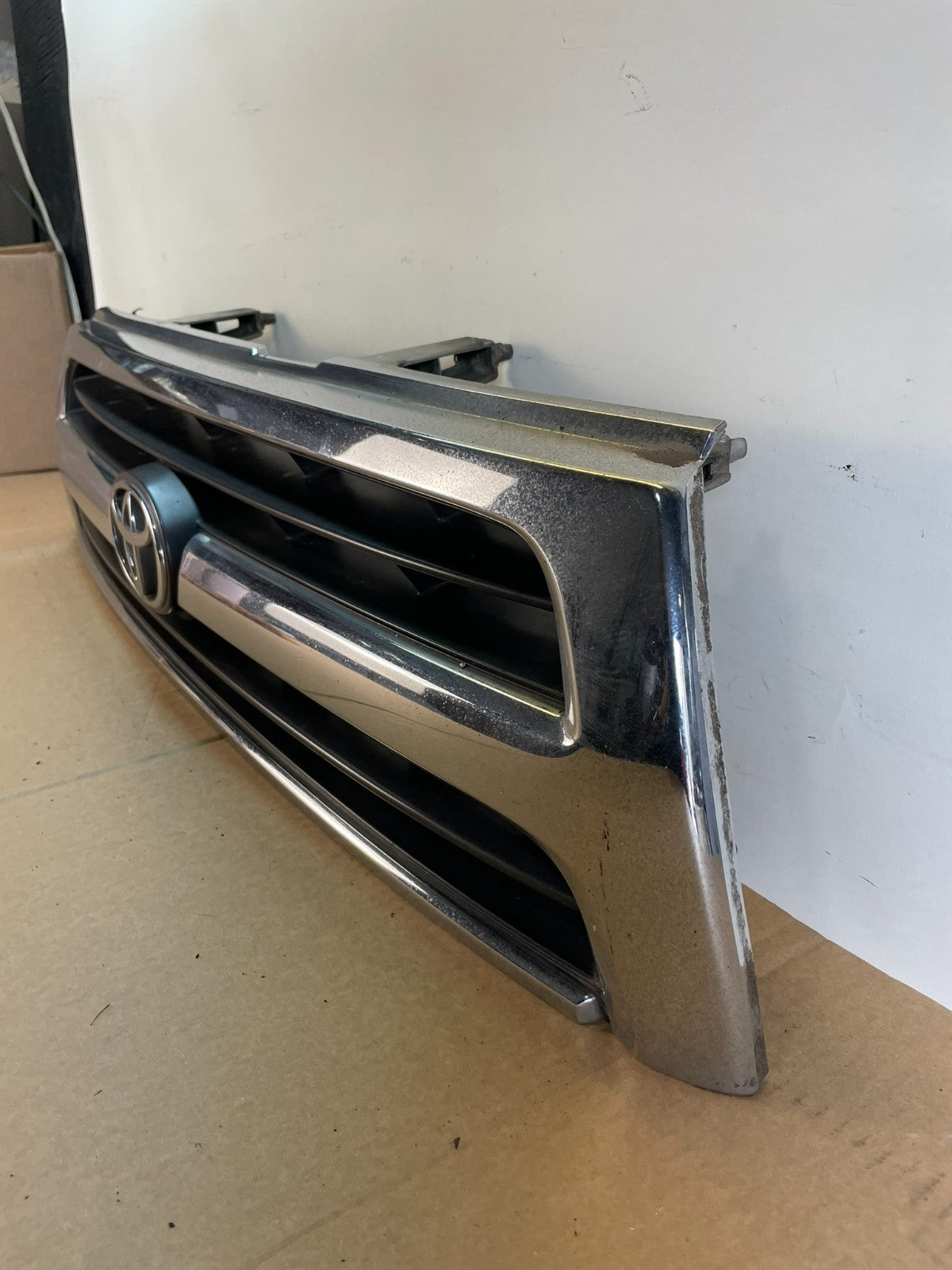 1999 to 2000 Toyota 4Runner Front Upper Grill Grille AH6069 DG1