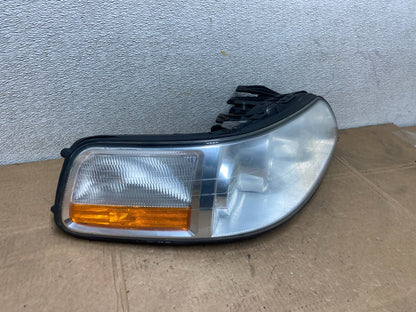 2005 to 2011 Lincoln Town Car Right Passenger Rh Side Headlight OEM Y5630 DW2