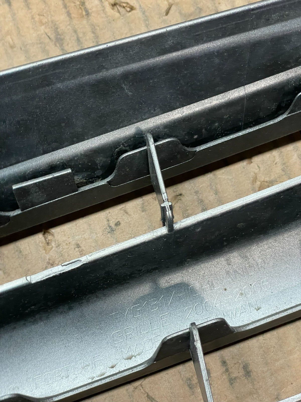 2001 to 2003 Toyota Highlander Front Upper Grille Grill With Emblem Y6523 DG8