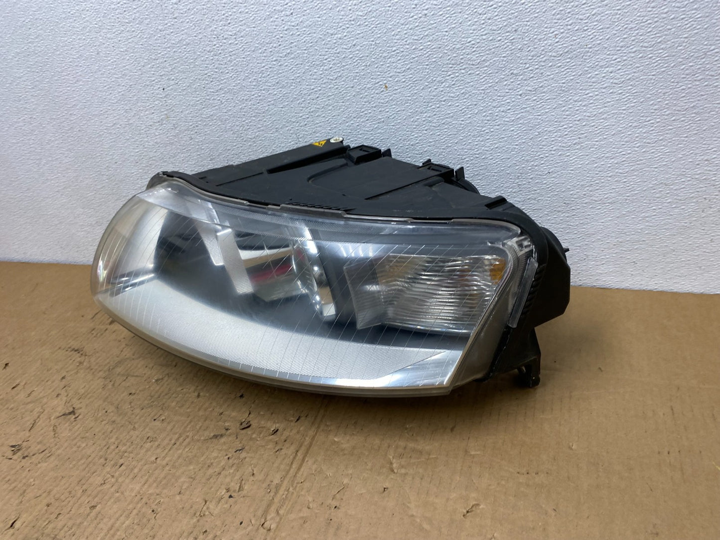 2005 to 2008 Audi A6 Left Driver Side Headlight Xenon HID AC8144 DW1