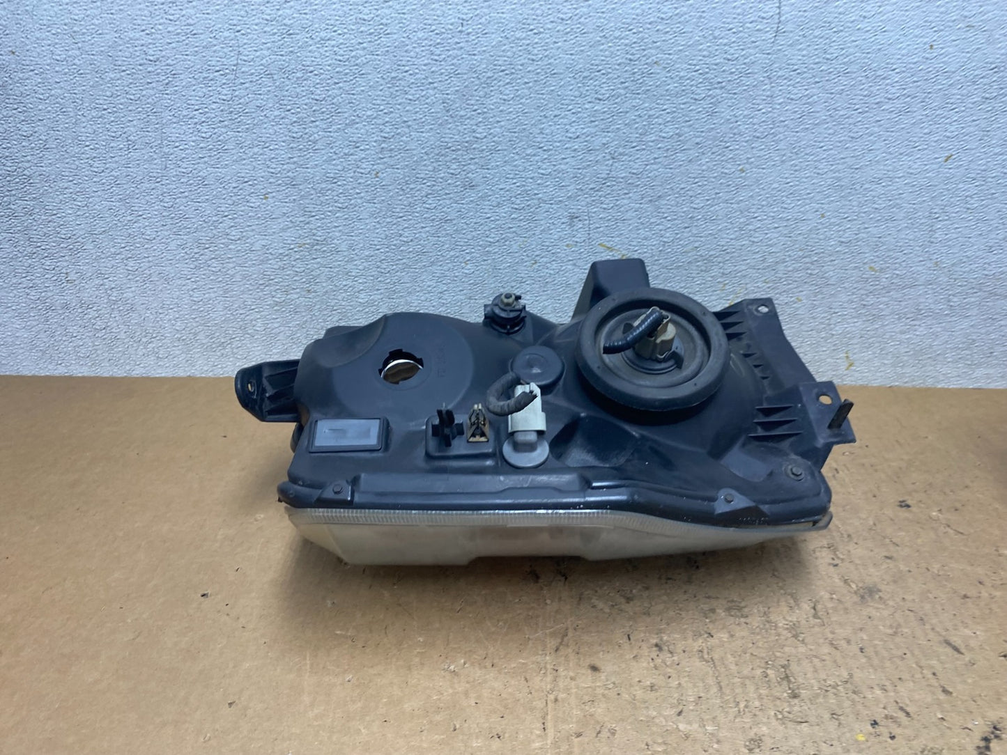 2008-2014 Ford Econoline E150 E250 E350 Left Driver LH Headlight OEM Q8140 DW13