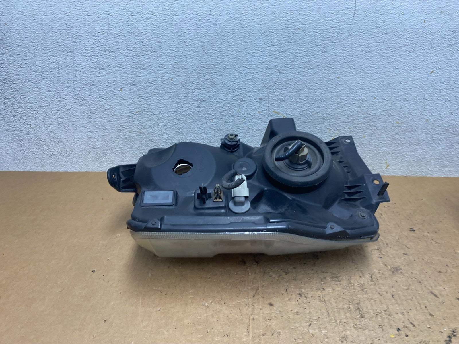 2008-2014 Ford Econoline E150 E250 E350 Left Driver LH Headlight OEM Q8140 DW13
