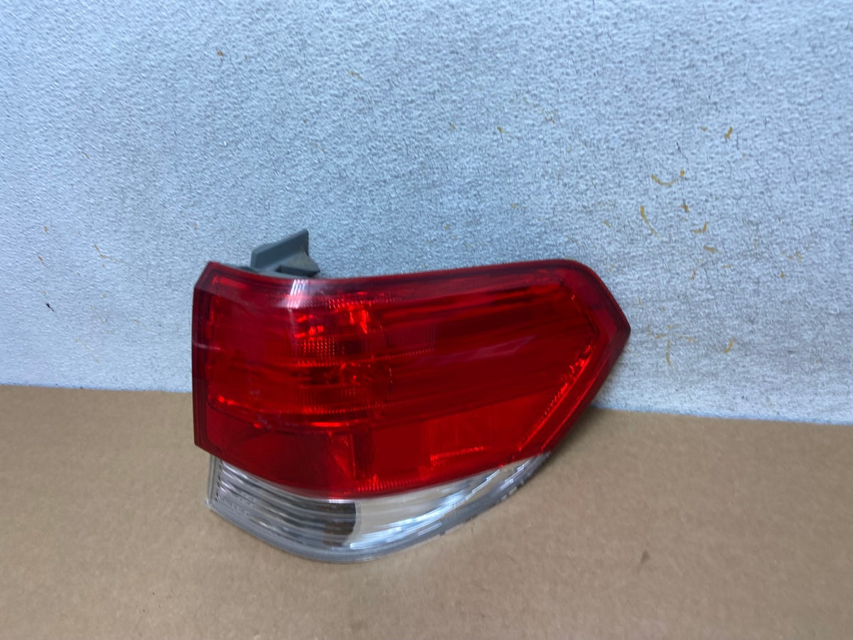 2008 2009 2010 Honda Odyssey Right Passenger Side Tail Light AI2595 LK1