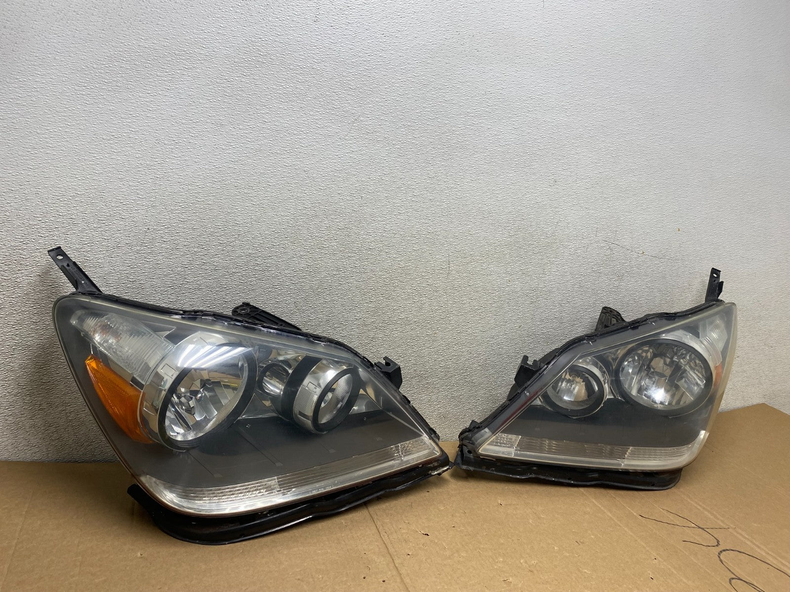 2005 2006 2007 Honda Odyssey Left+Right Set Halogen Headlights U9768 DW2