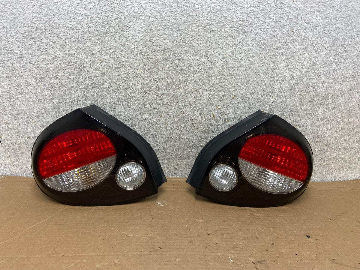 2000 to 2001 Nissan Maxima Left + Right Set Tail Lights AH8464 LK0