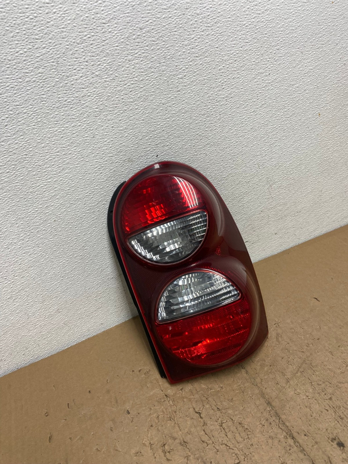 2005 2006 2007 Jeep Liberty Right Passenger Rh Side Tail Light AC7424 LK2