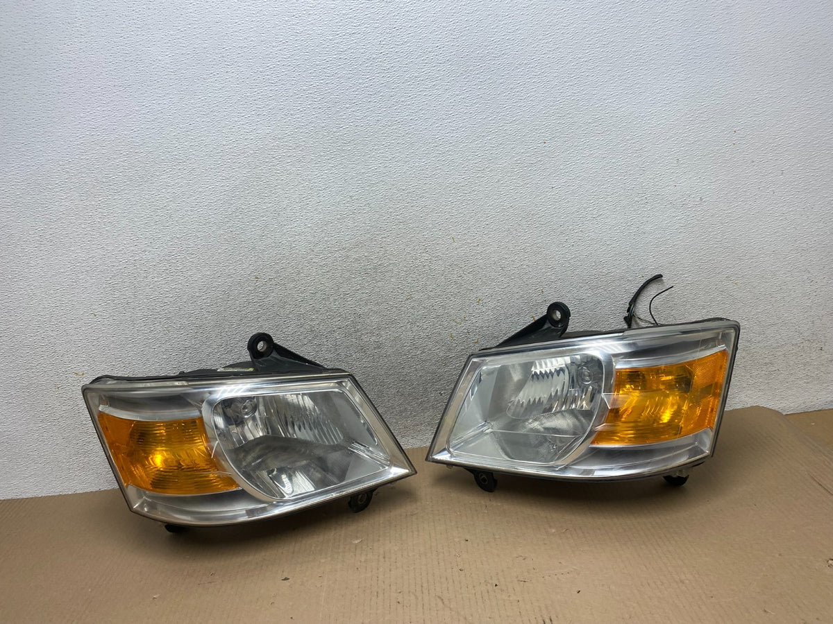 2008 to 2010 Dodge Caravan Left+Right Set Side Halogen Headlights AJ2424 DW0