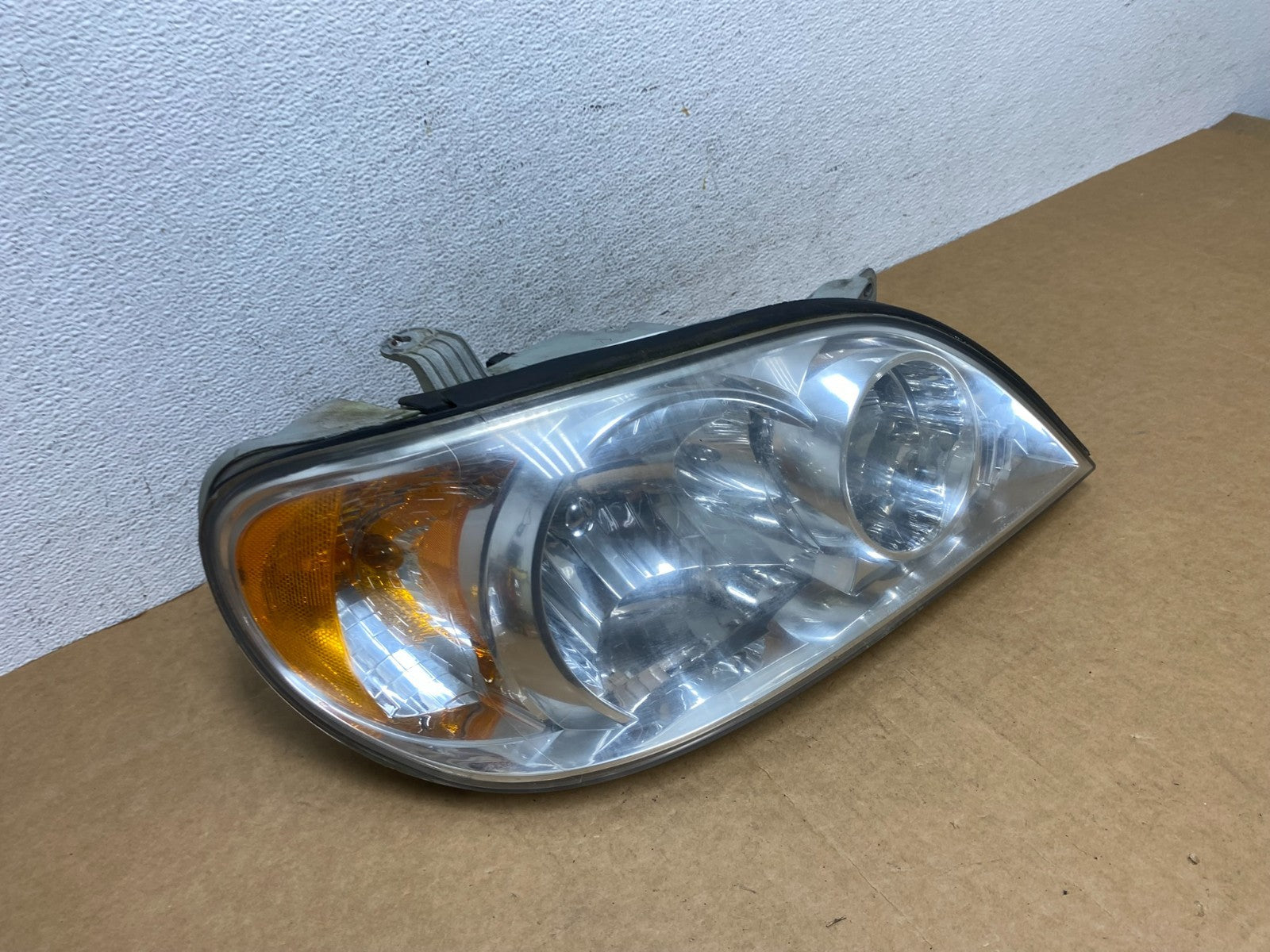 2002 to 2005 Kia Sedona Right Passenger RH Side Headlight DEPO AD4470 DW2