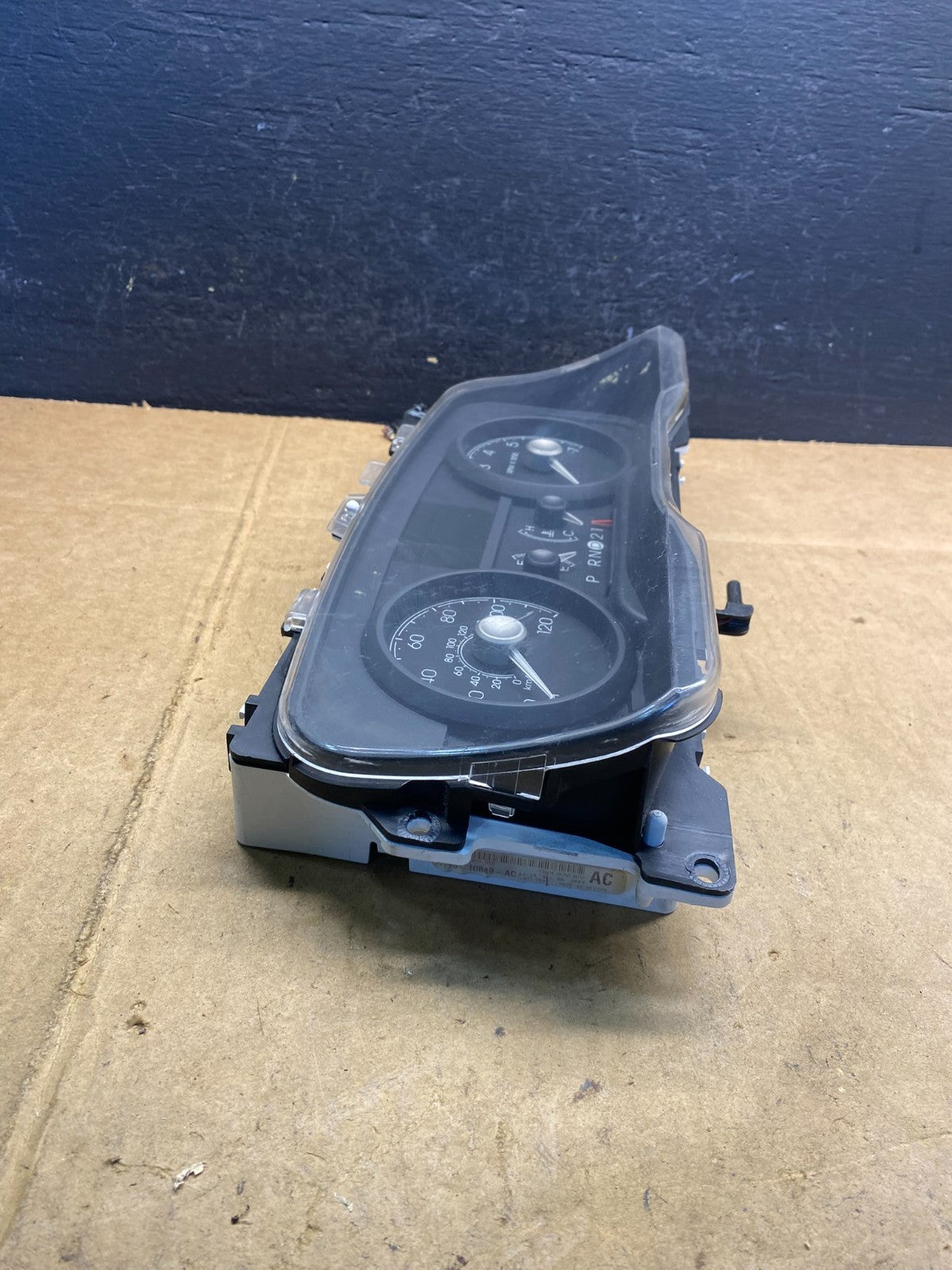 2009 to 2011 Lincoln Town Car Speedometer Gauge Cluster AD4839 DG1