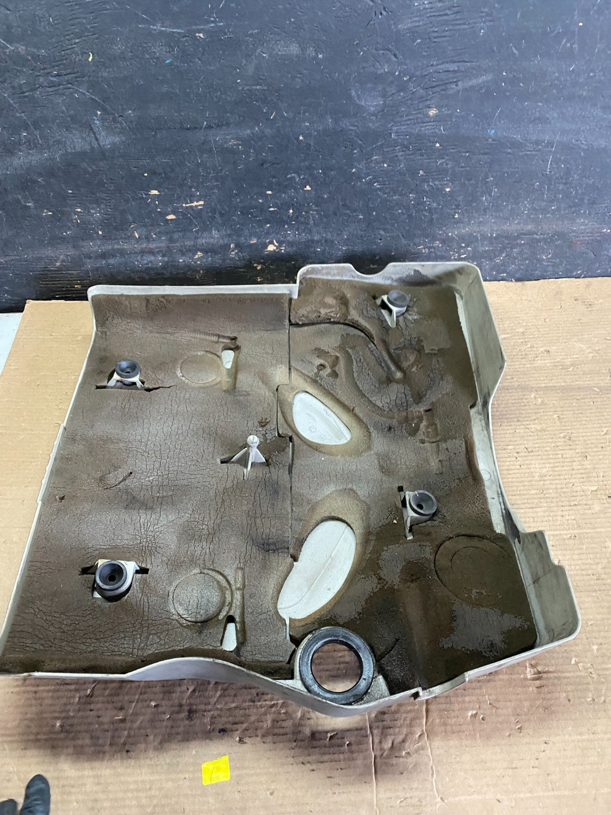 2004 to 2007  Cadillac CTS 3.6L Plastic Engine Cover Shield OEM R5099 DG6