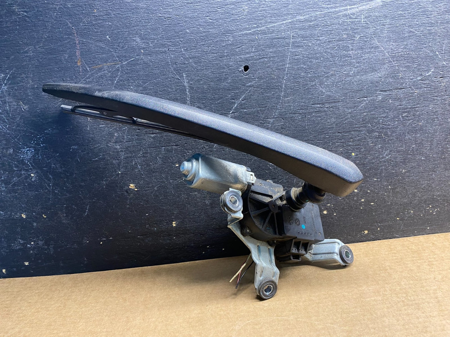 2010 to 2016 Cadillac SRX Rear Windshield Washer Wiper Motor z9028 DG0