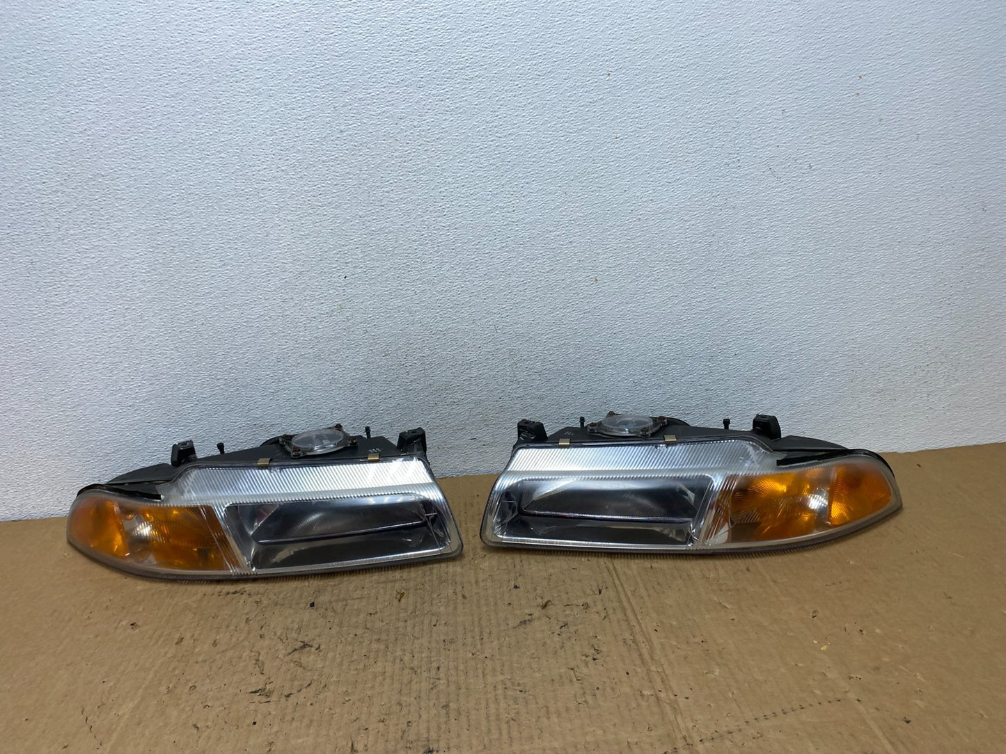 1995 to 2000 Dodge Stratus Left+Right Halogen Headlights AC8119 DW0