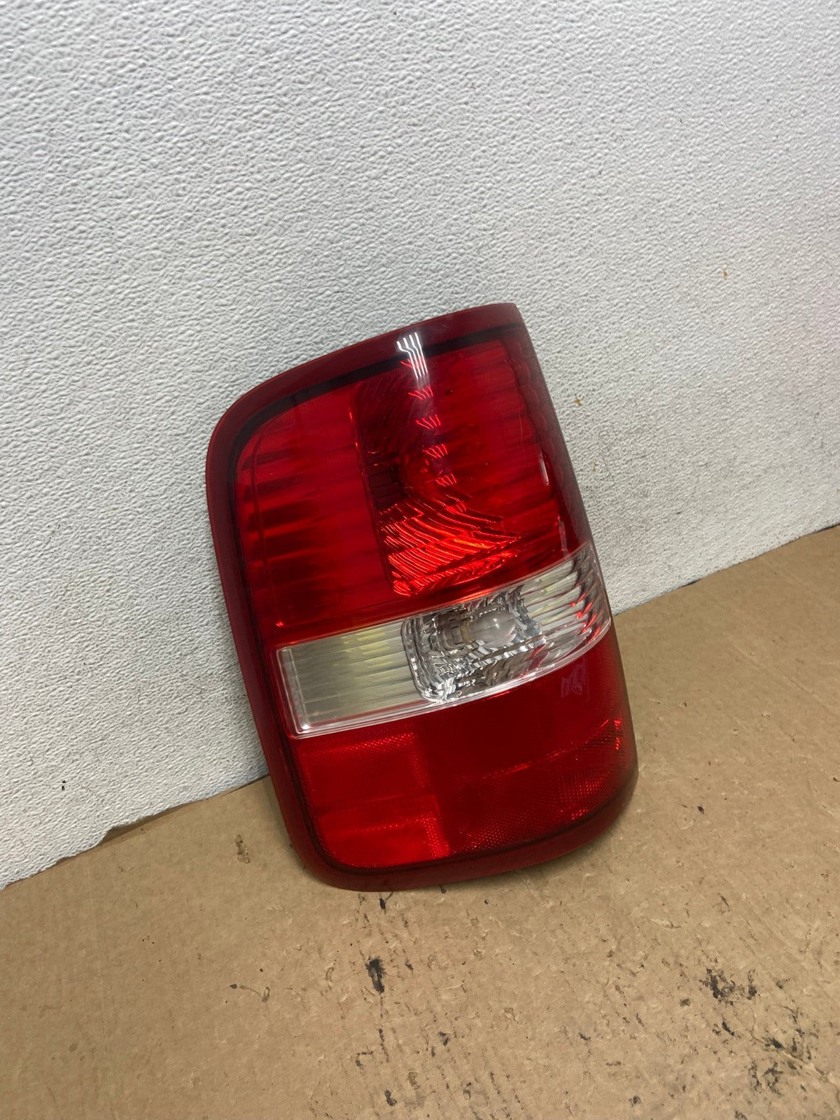 2004 to 2008 Ford F150 F-150 Left Driver LH Side Tail Light AG23562