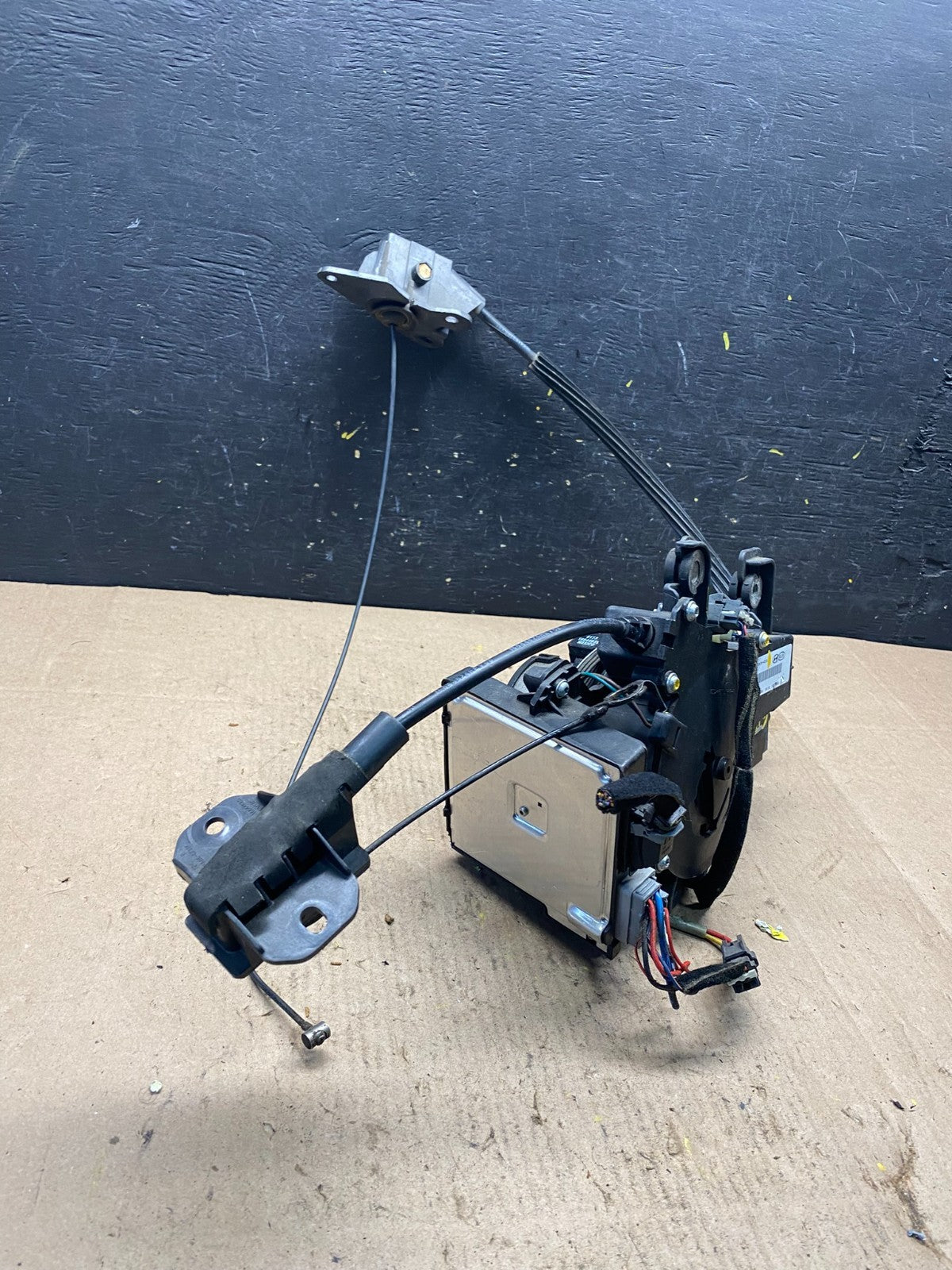 2007-2014 Kia Sedona Left Electric Power Sliding Door Motor Regulator R8415 DG1