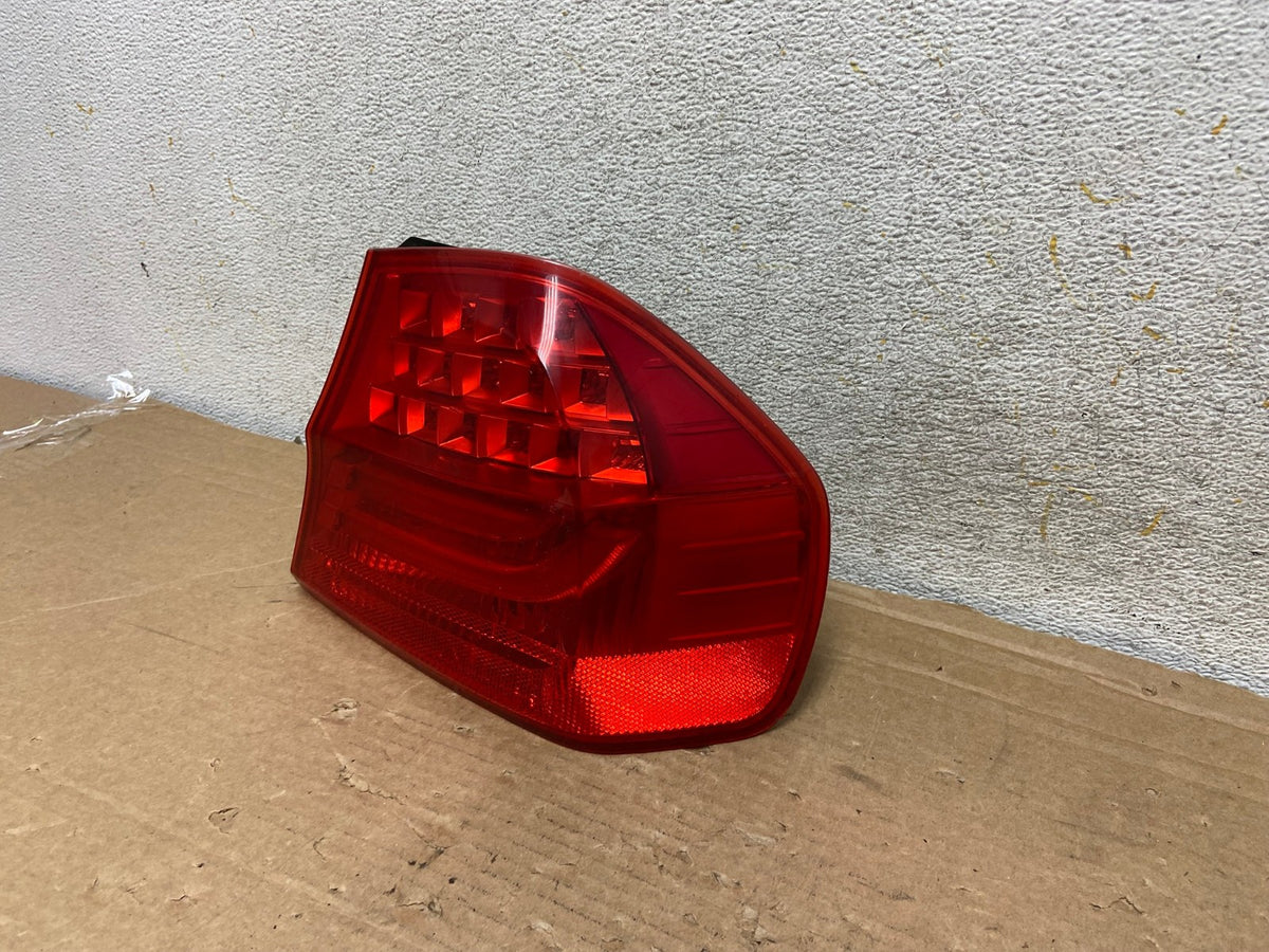 2009 2010 BMW 328i 3 Series Right Passenger RH Side Tail Light AH8955 LK2