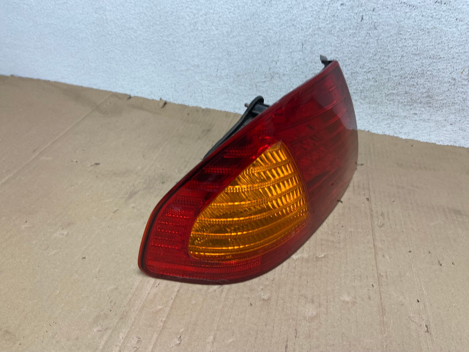 2000 2001 2002 Toyota Avalon Left Driver Side Tail Light AE9140 LK2