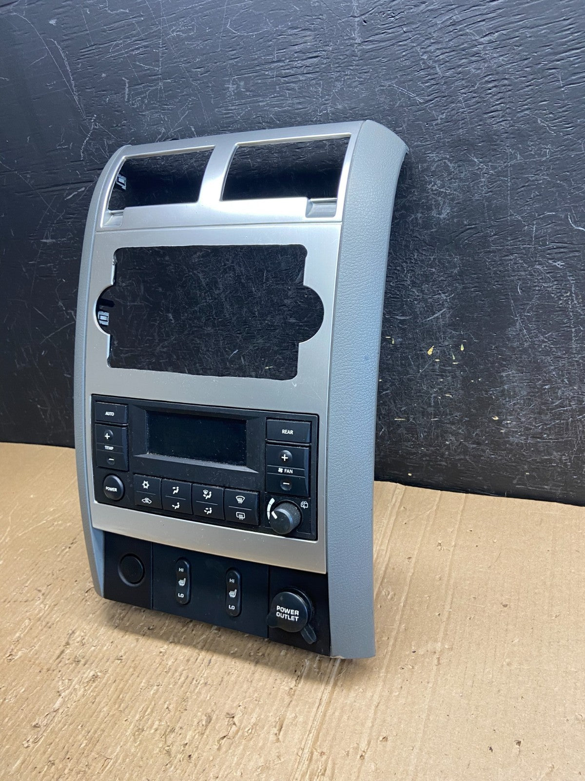 2005-2009 Dodge Durango Heat AC Climate Temp Control Radio Bezel af1616 DG2