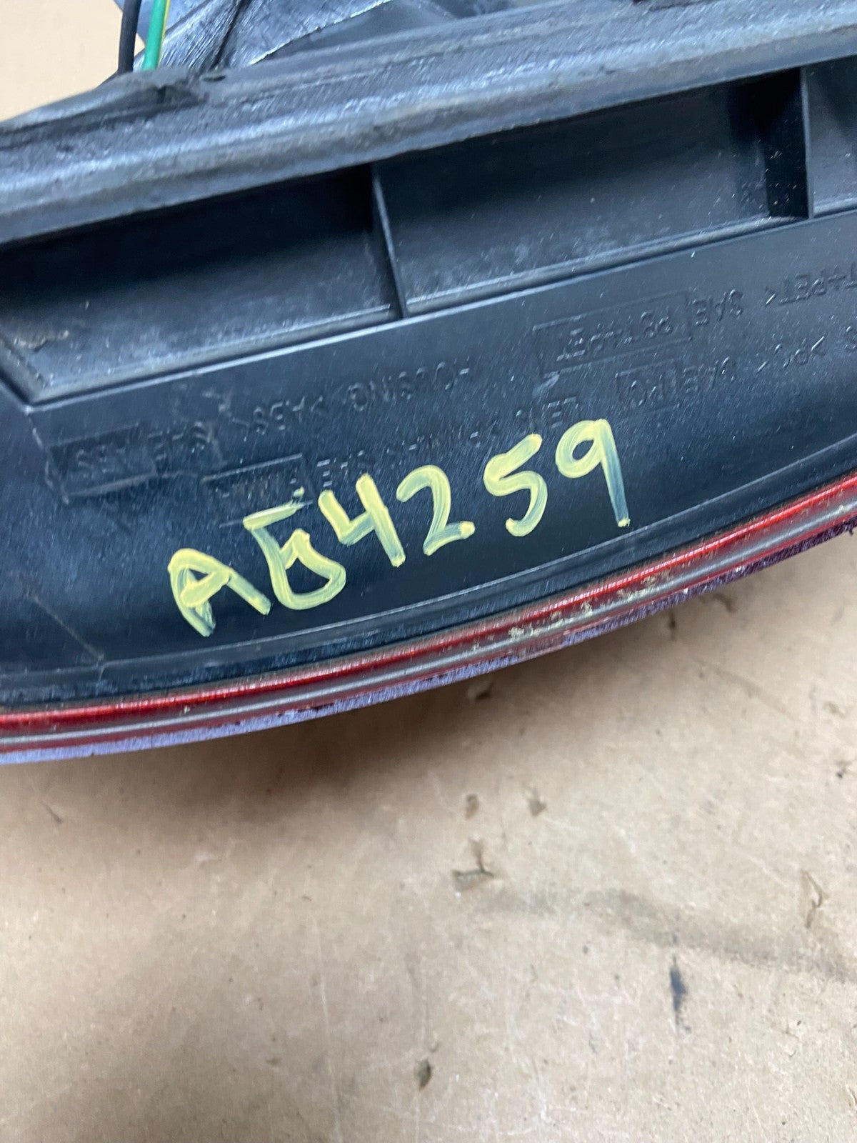 2004 - 2006 Nissan Sentra SE R SE-R SPEC Right Passenger Tail Light AG42597