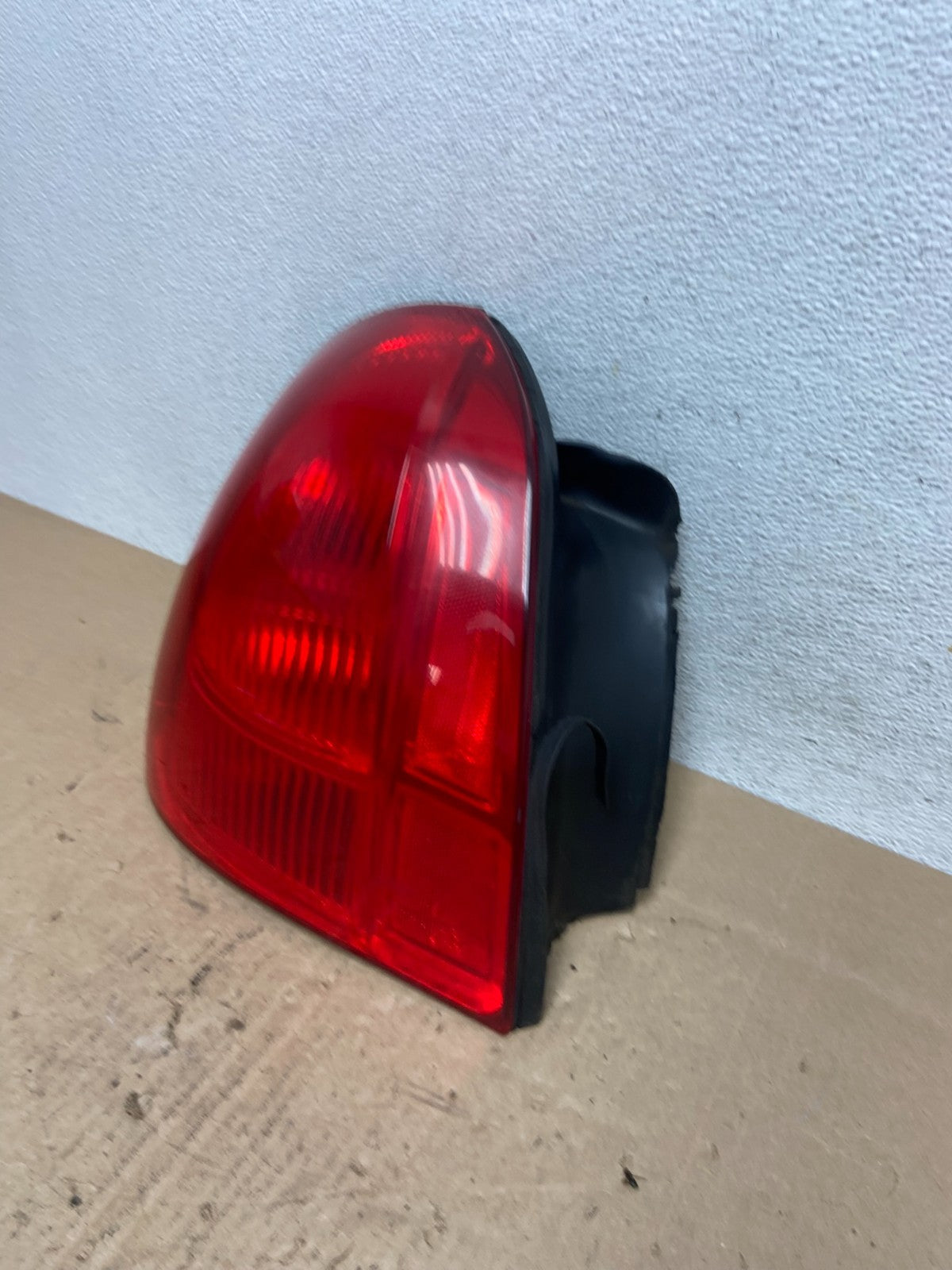 2003 to 2011 Lincoln Town Car Left Driver Lh Side Tail Light AE6533 LK1
