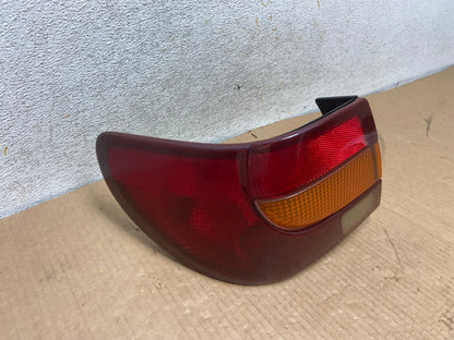 2000-2002 Saturn SL S-Series Left Driver LH Side Tail Light AI6993 LK2