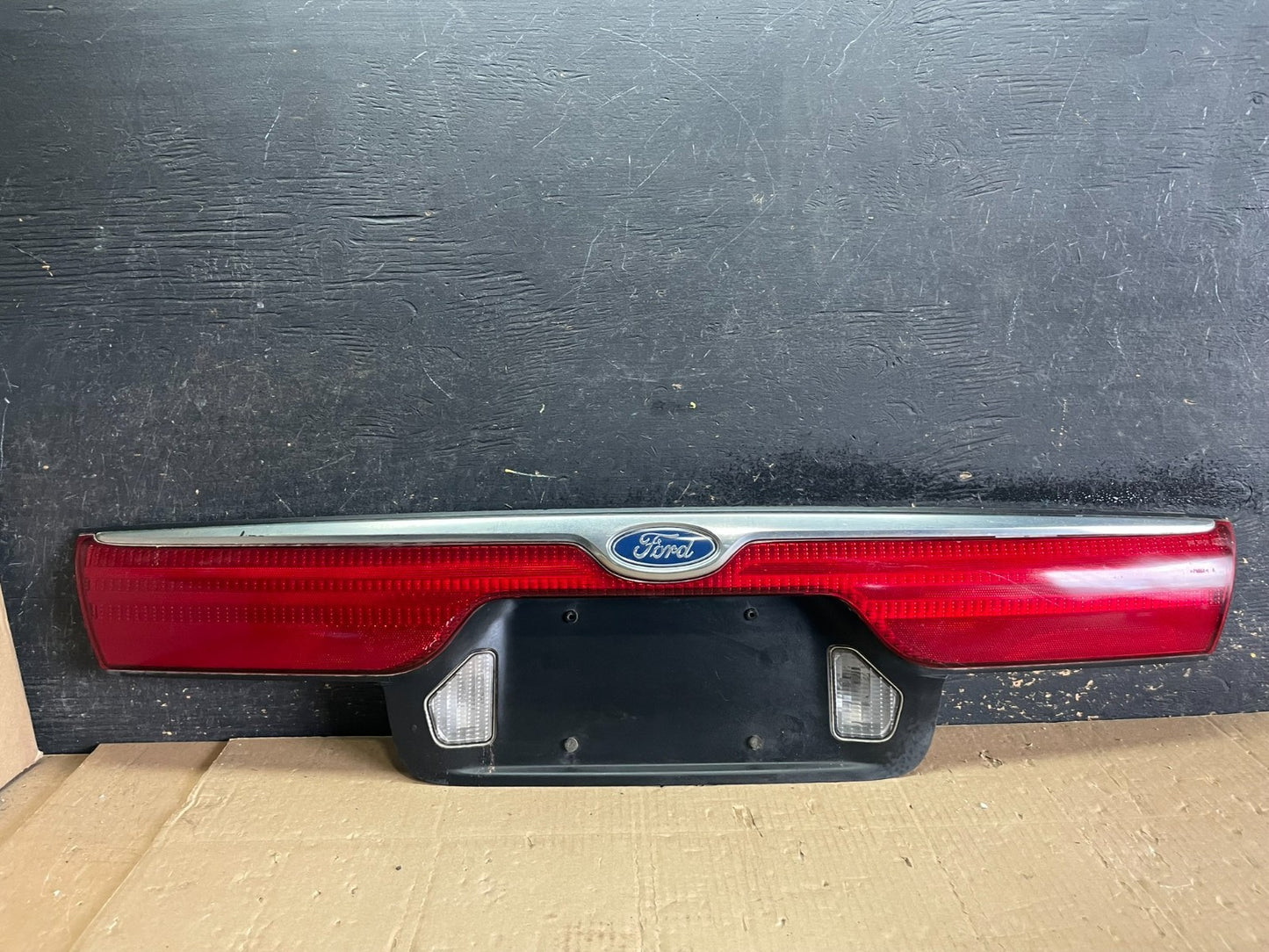 1998 1999 2000 Ford Contour Center Trunk License Plate Tail Light Oem aa8933 DG0