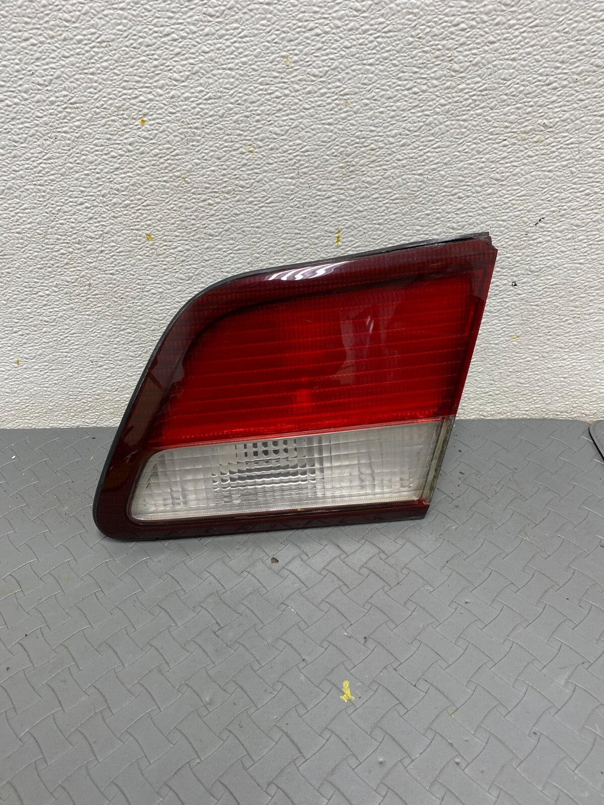 1997 1998 1999 Nissan Maxima Right Passenger RH Inner Tail Light Oem A4182 DG10