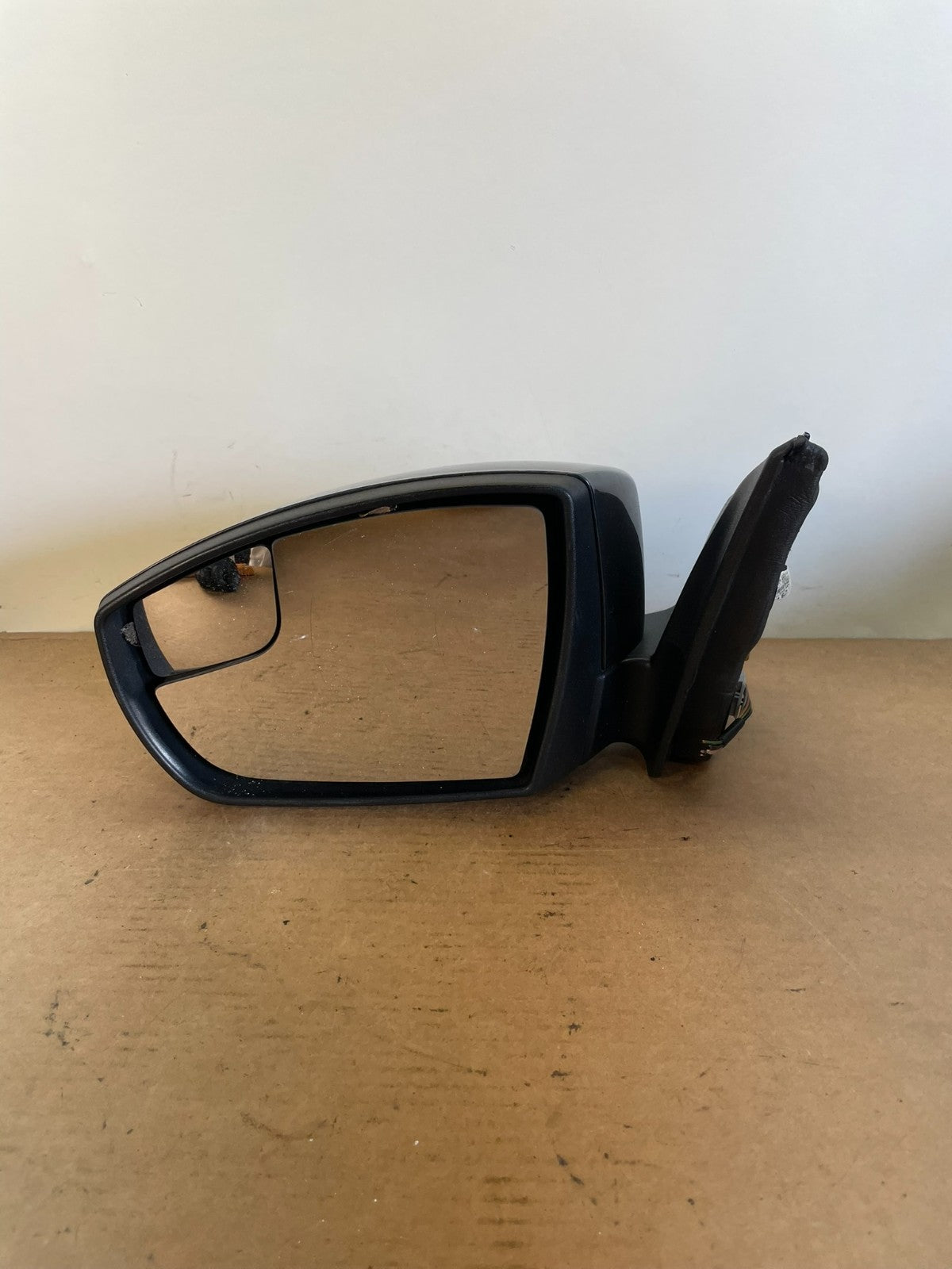 2015 to 2018 Ford Focus Left Driver View Door Turn Signal Mirror AG0671 DW6