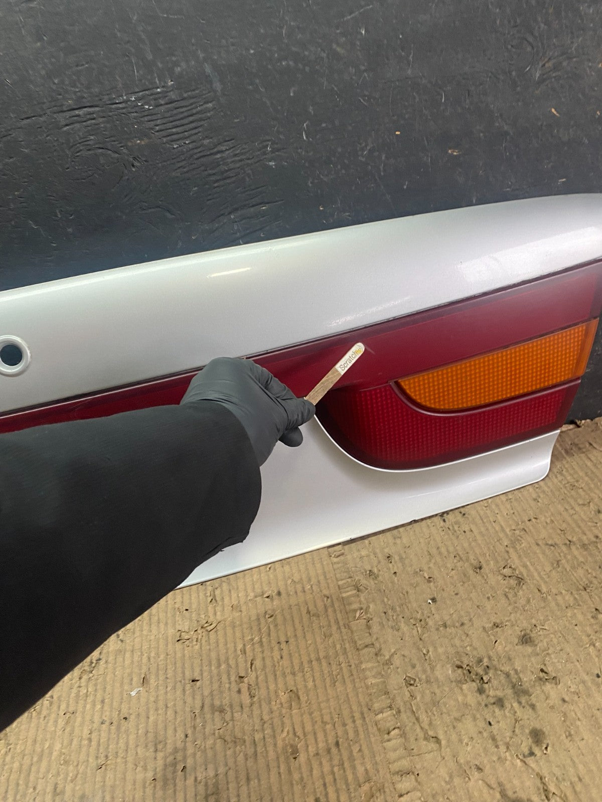 2000-2002 Saturn SL2 Sedan Center Tail Light Lid Trunk Rear Panel  V6799 DG6