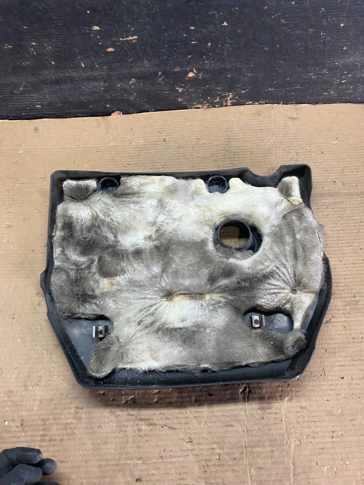 2004 to 2009 Mazda 3 DOHC 16 VALVE Engine Shield Top Cover Oem R5070 DG5