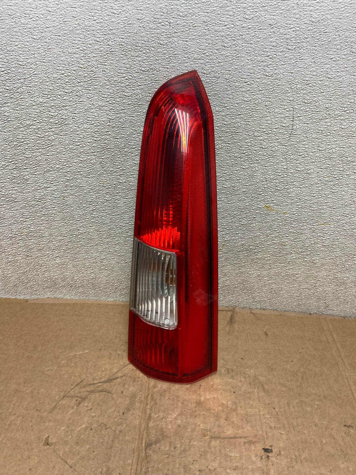 2001-2004 Volvo XC70 V70 Right Passenger RH Side Tail Light Upper Oem AA1518 GD0