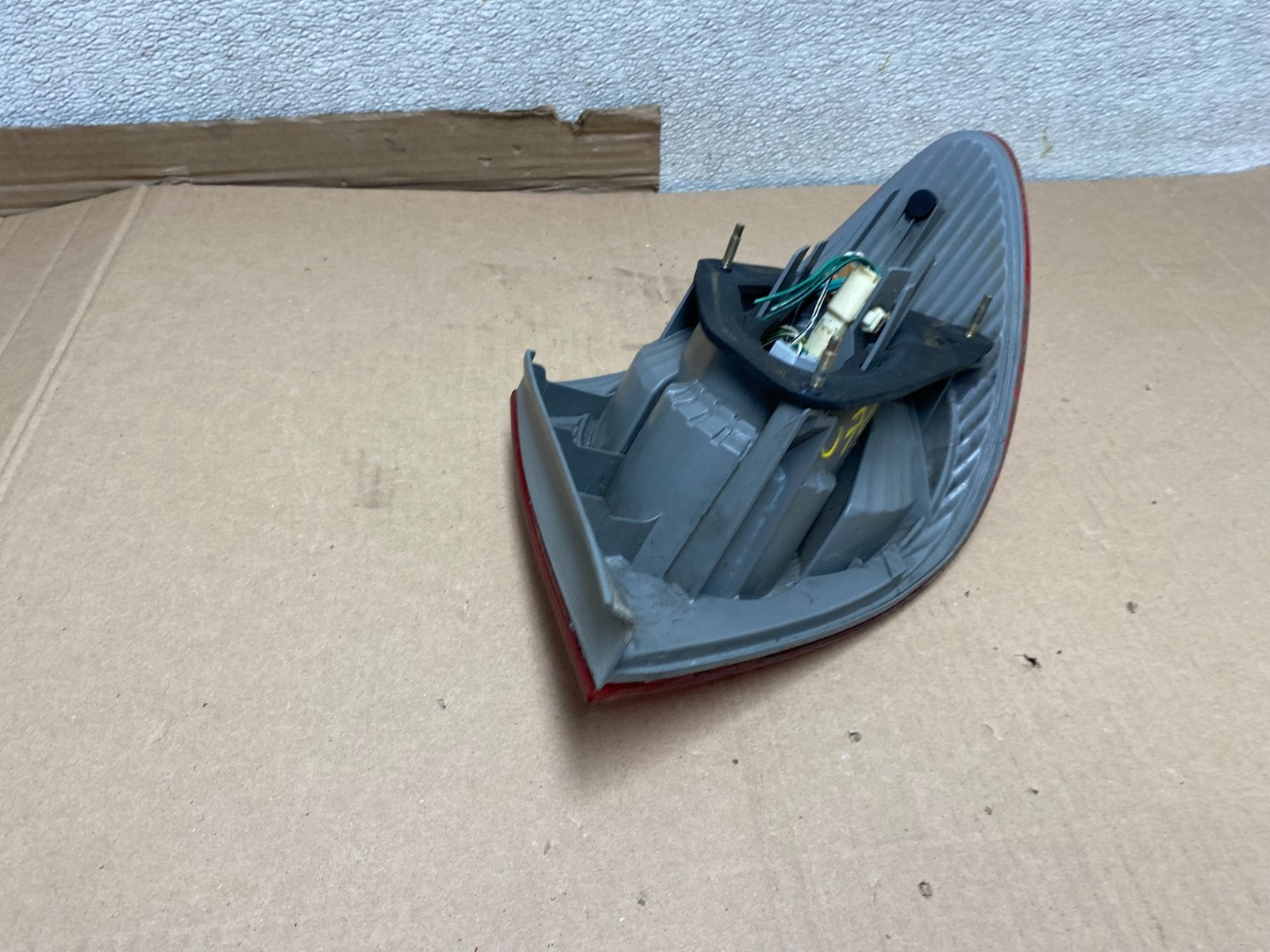 2003 to 2005 Toyota Corolla Left Driver Lh Side Tail Light U7029 DW4
