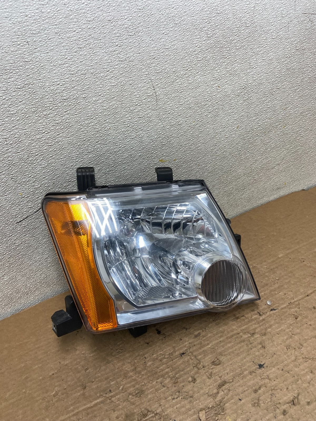 2005 - 2015 Nissan Xterra Right Passenger Side Headlight Z3739 PS2