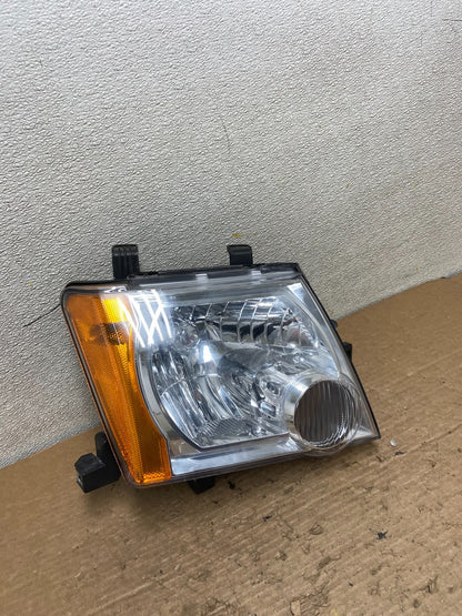 2005 - 2015 Nissan Xterra Right Passenger Side Headlight Z3739 PS2