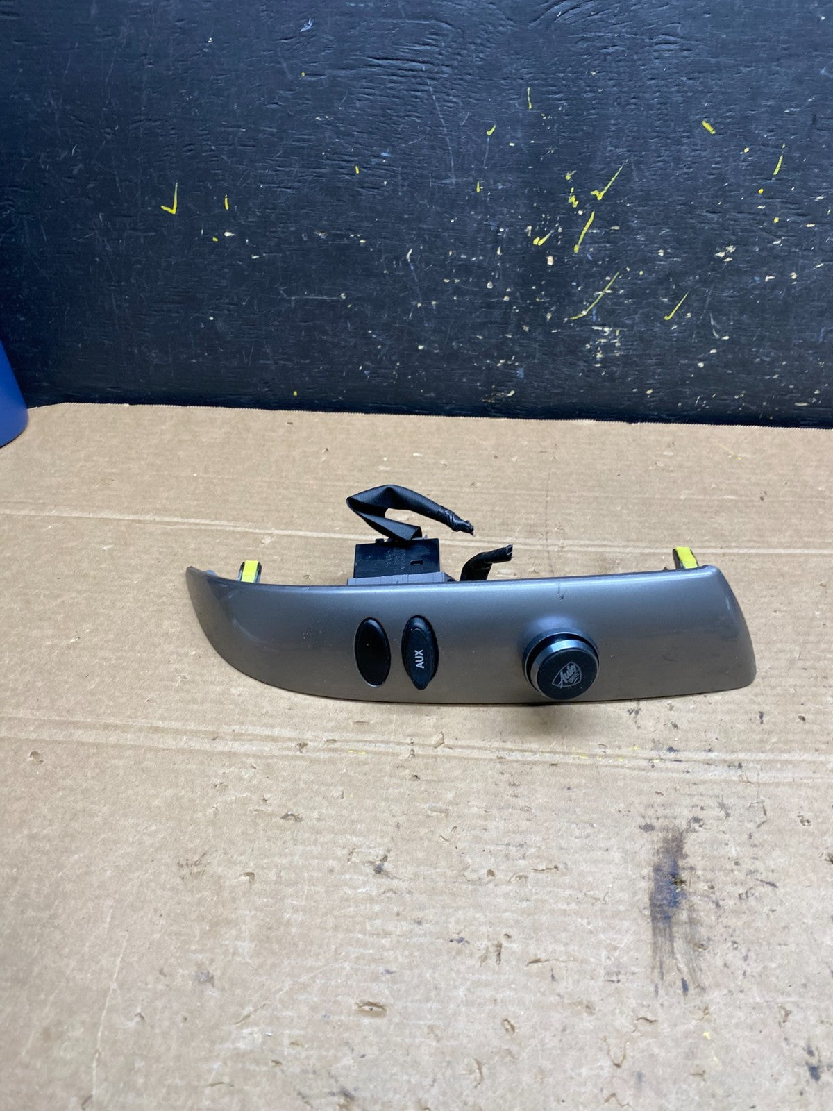 2004 to 2010 Toyota Sienna Right Side Radio Switches Bezel Trim AB8808 DG0