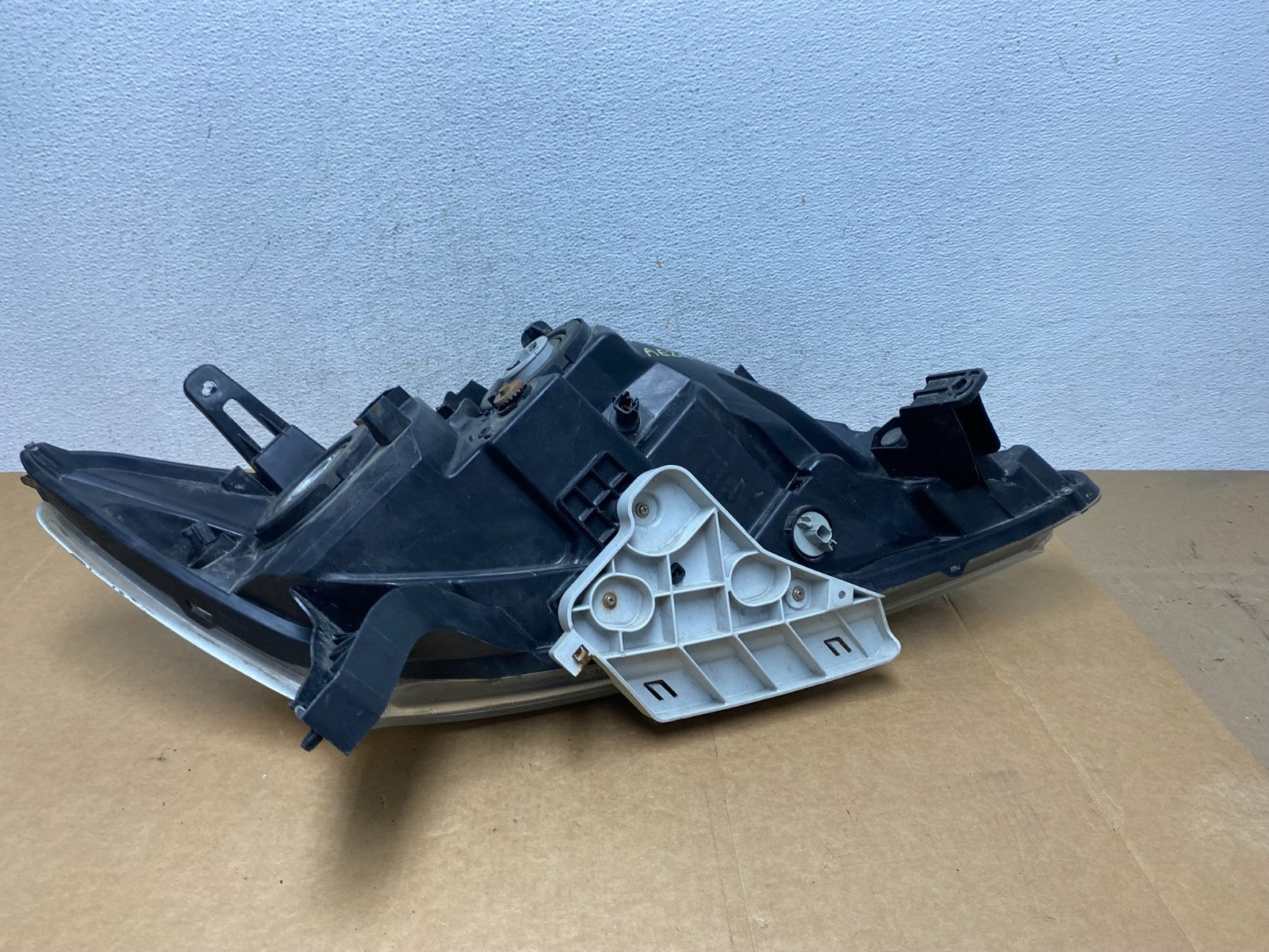 2013 to 2016 Nissan Pathfinder Left Driver LH Side Headlight Halogen AE291010