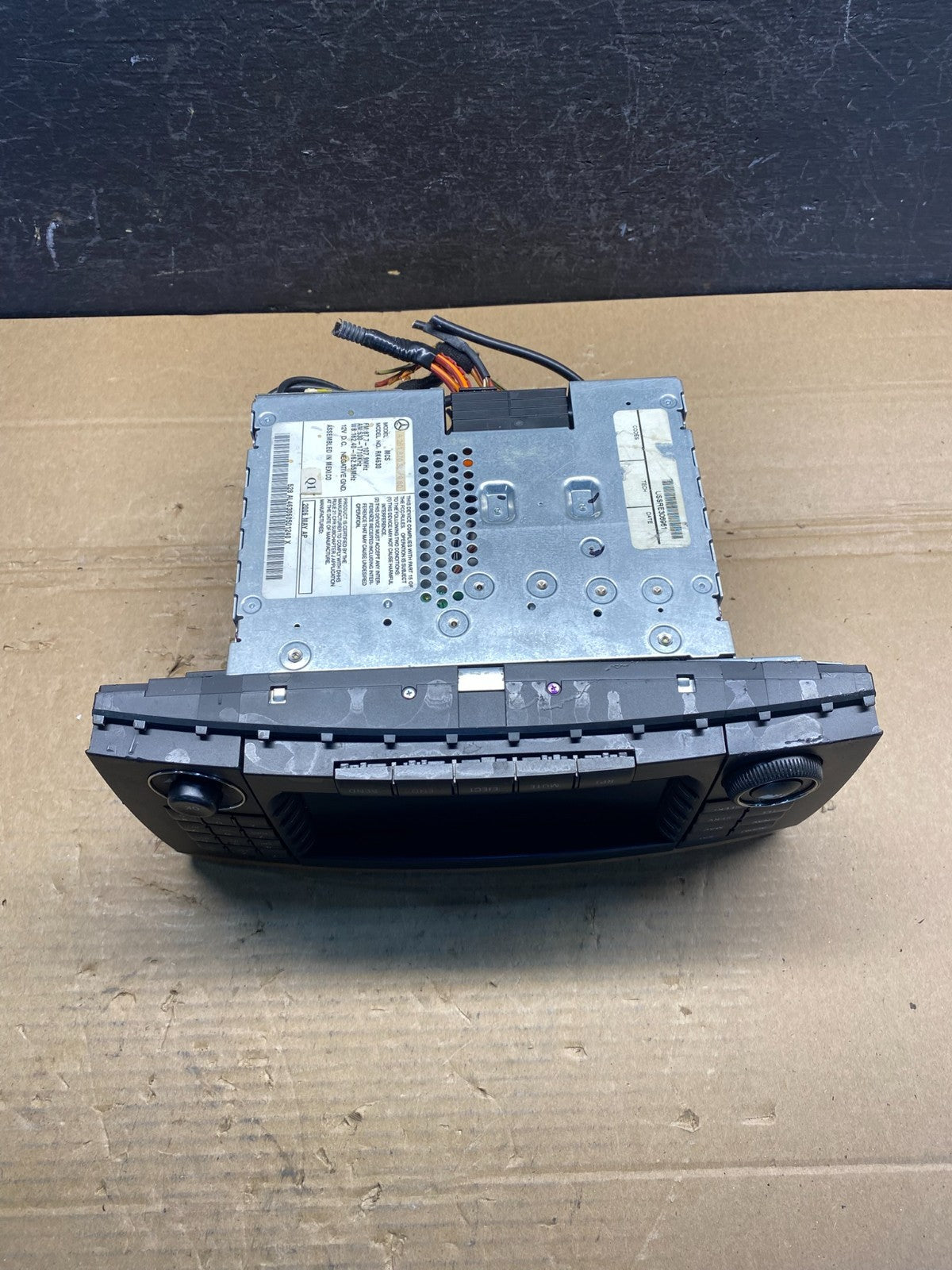 2006-2009 Mercedes W251 R350 Head Command Navigation Radio 6 CD Player AD6573 DG4