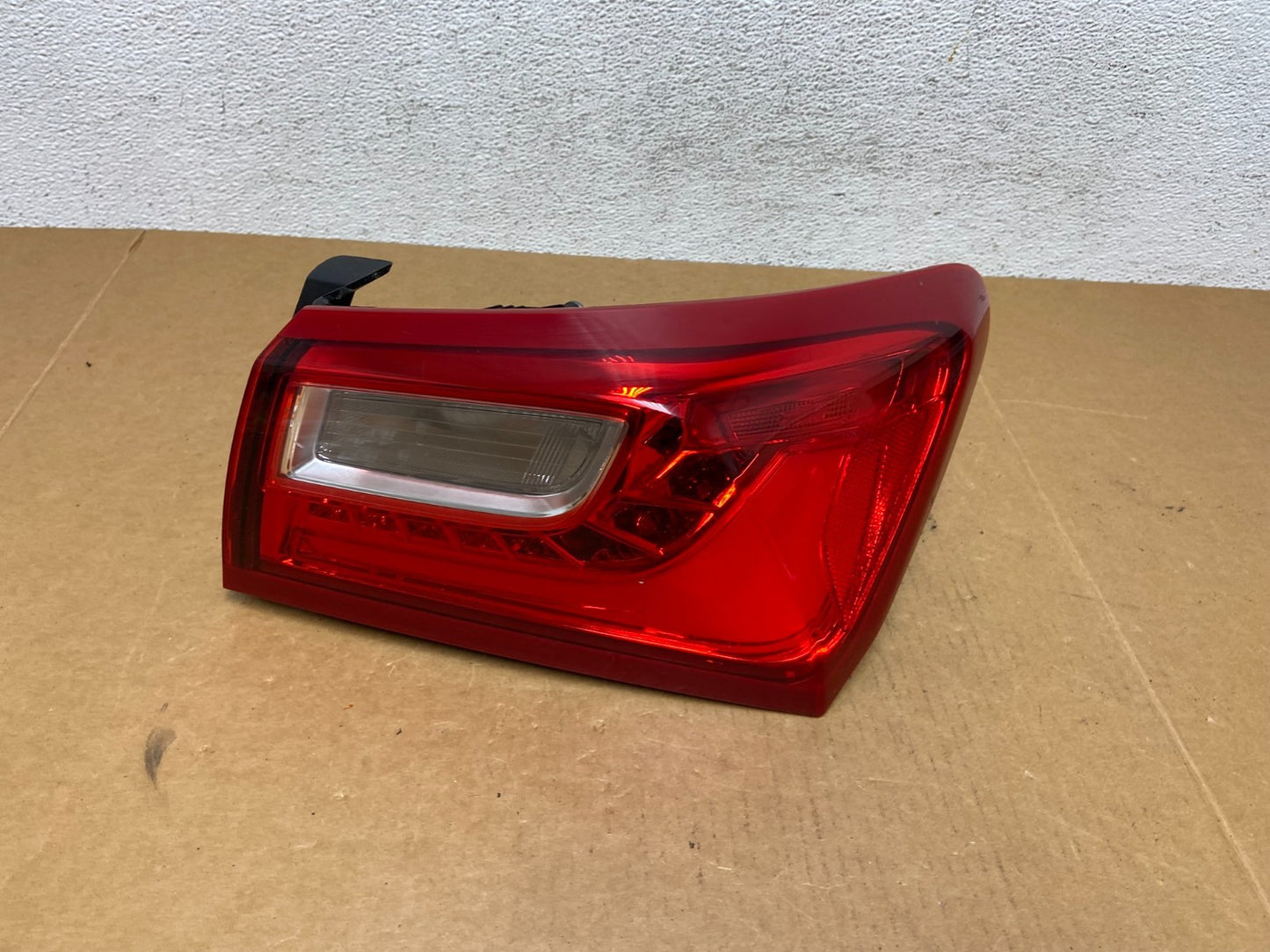 2016 - 2020 Chevrolet Malibu Right Passenger RH Side Tail Light AD8975 DG0