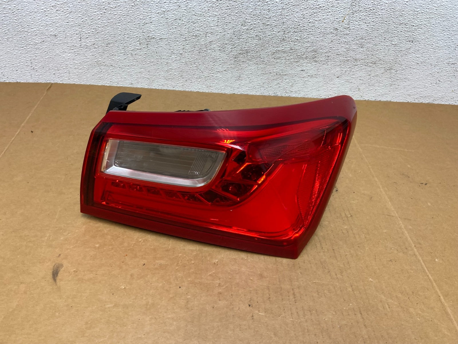 2016 - 2020 Chevrolet Malibu Right Passenger RH Side Tail Light AD8975 DG0