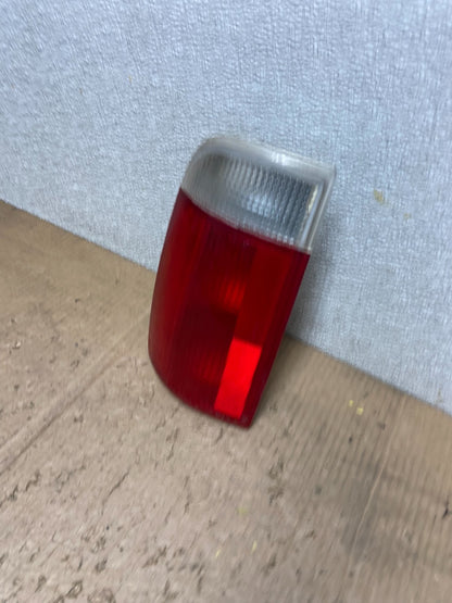 1995 to 2005 Chevrolet GMC Blazer S10 Right Passenger RH Tail Light OEM AA71751