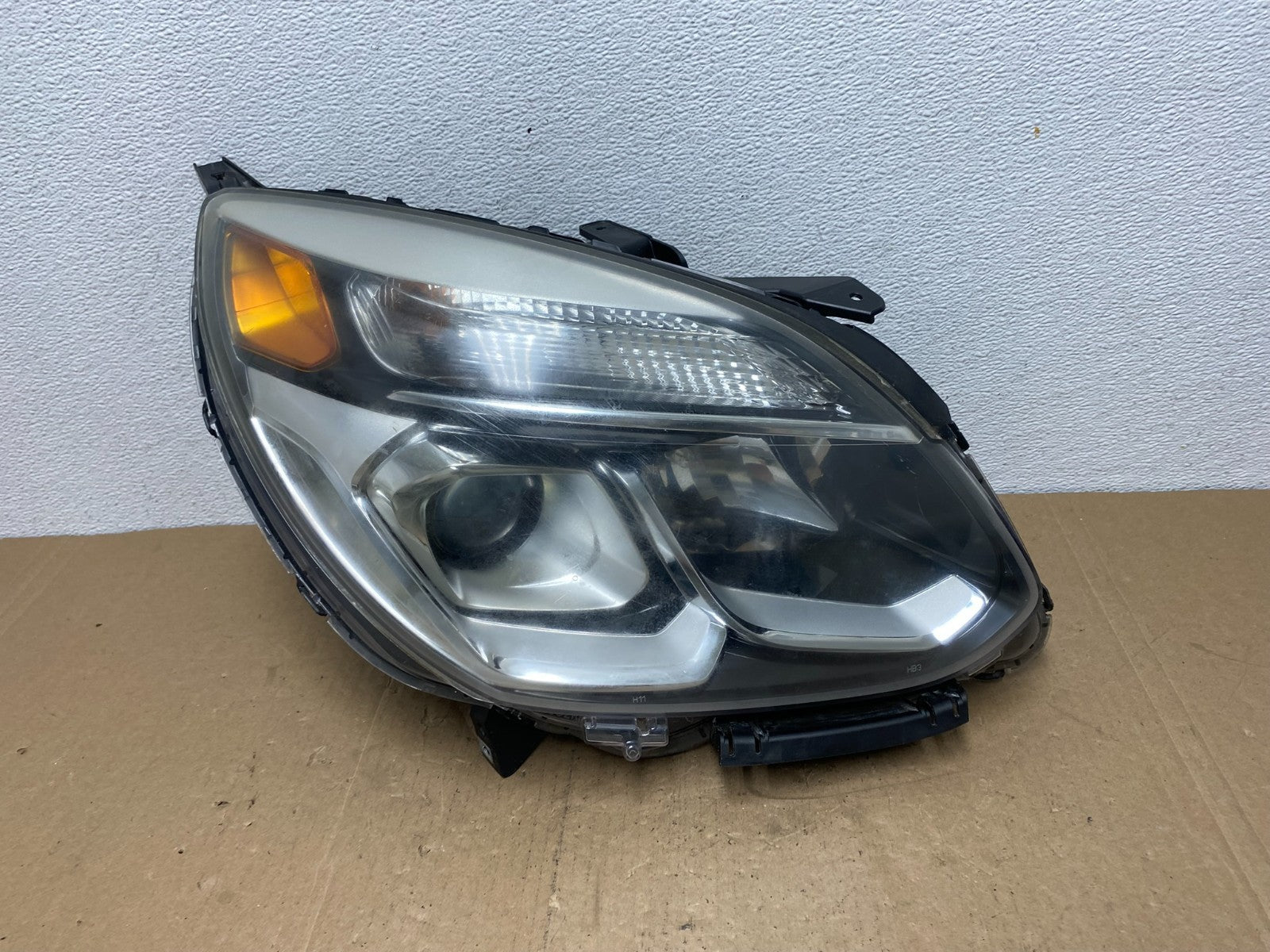 2016-2018 Chevrolet Equinox Right Passenger RH Halogen Headlight AC5735 DW0