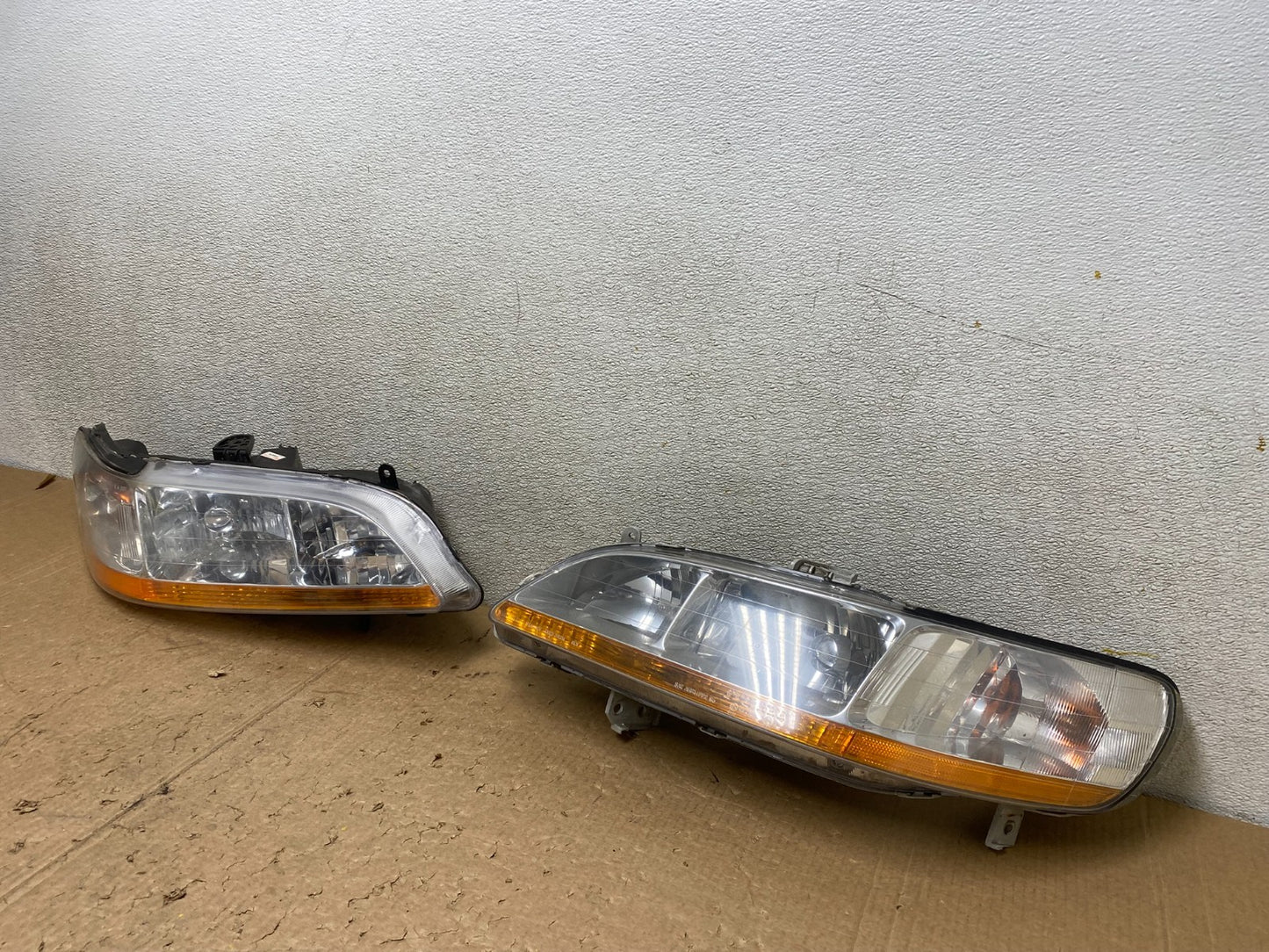1998 to 2002 Honda Accord Left+Right Set Side Headlights V3628 DW1