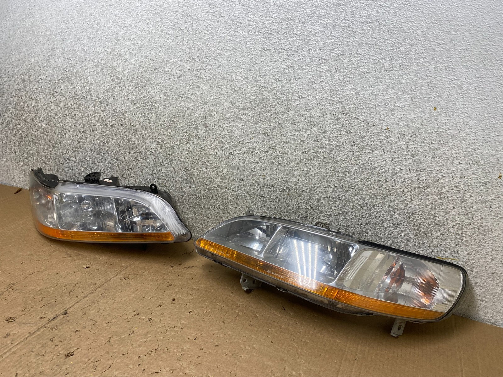 1998 to 2002 Honda Accord Left+Right Set Side Headlights V3628 DW1