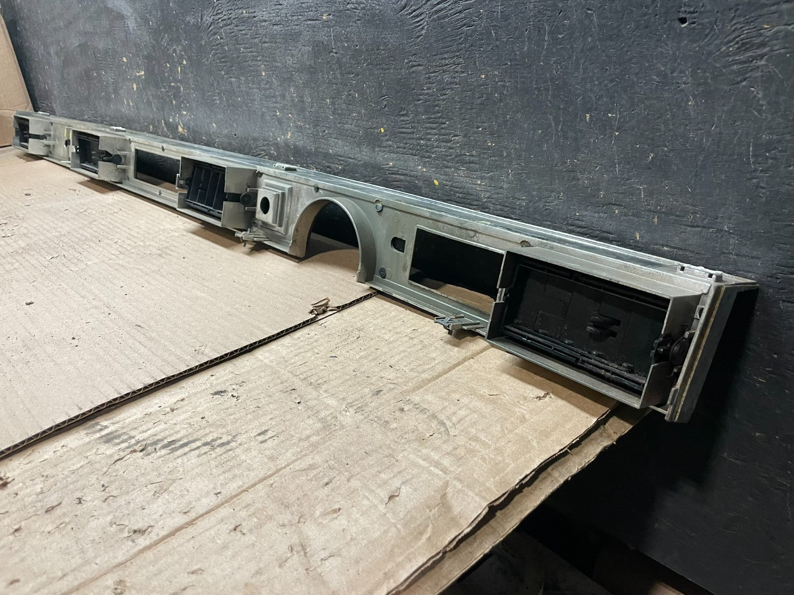 1987 - 1988 Oldsmobile Delta 88 Dashboard Center Trim Panel U7837 DG7
