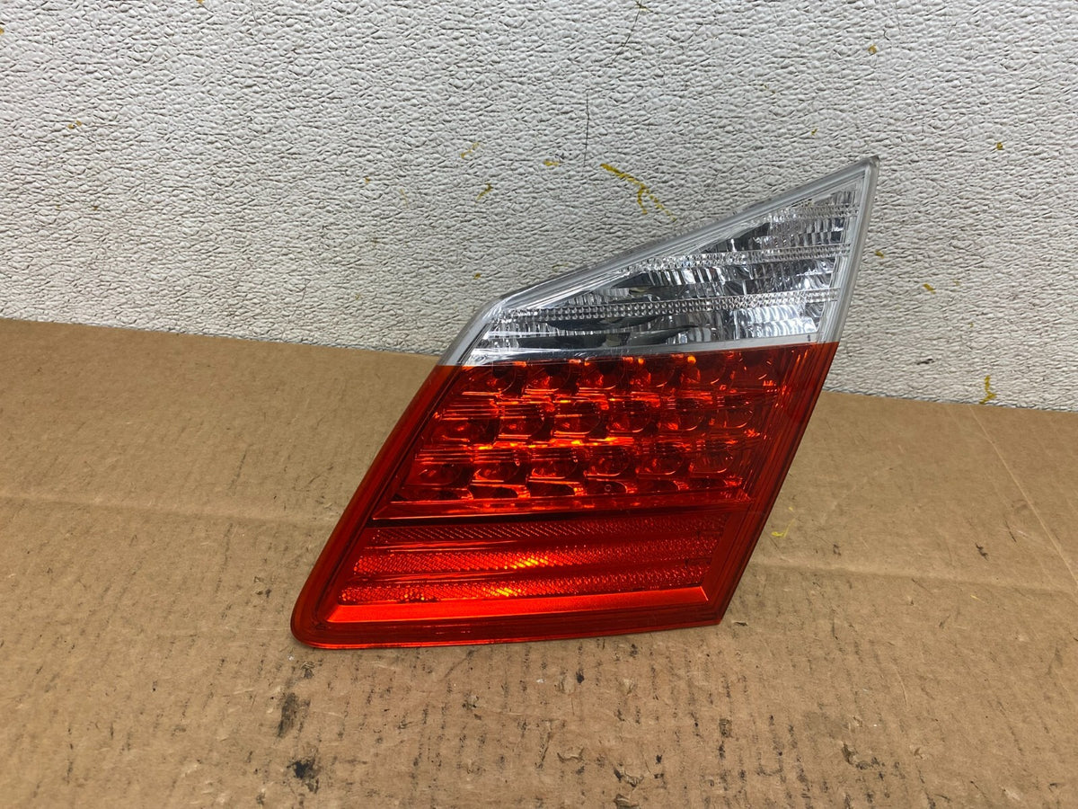 2009-2011 Hyundai Genesis Sedan Right Passenger Inner Tail Light N4548 DW0