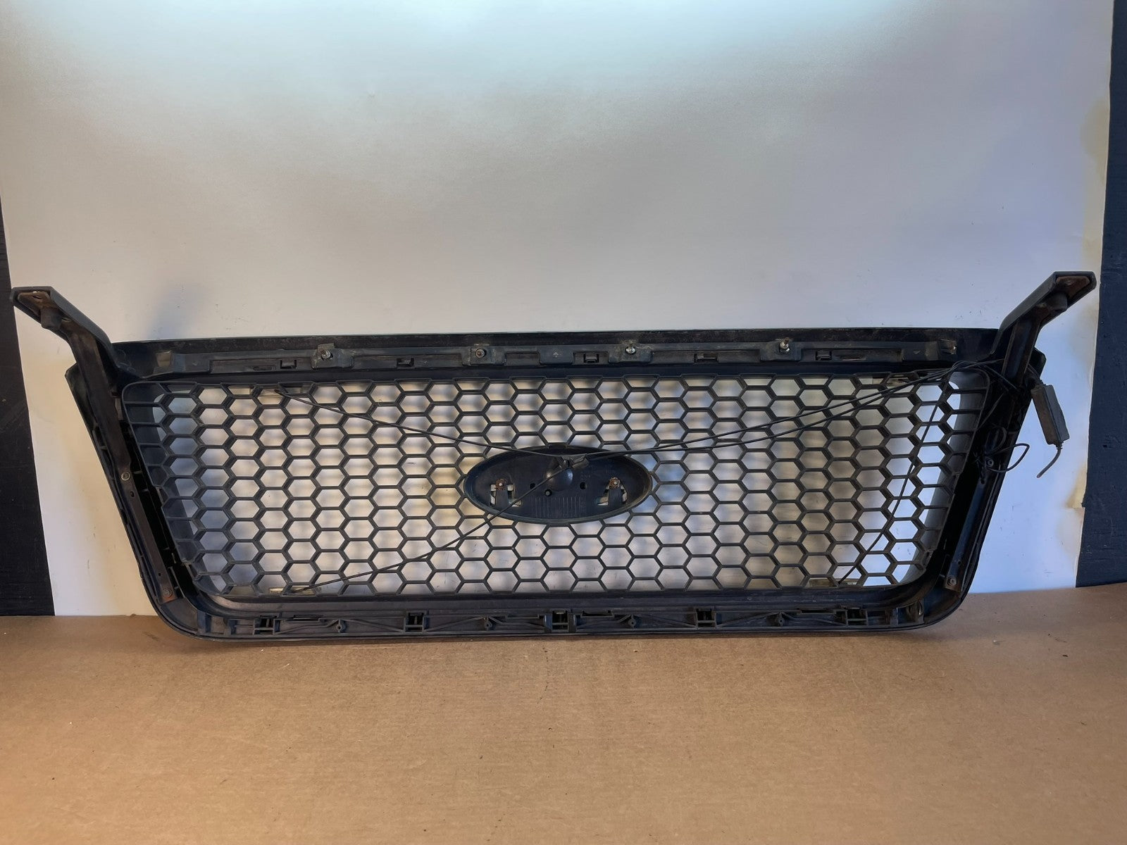 2004 to 2008 Ford F150 F-150 Front Upper Grill Grille af8700 DG6