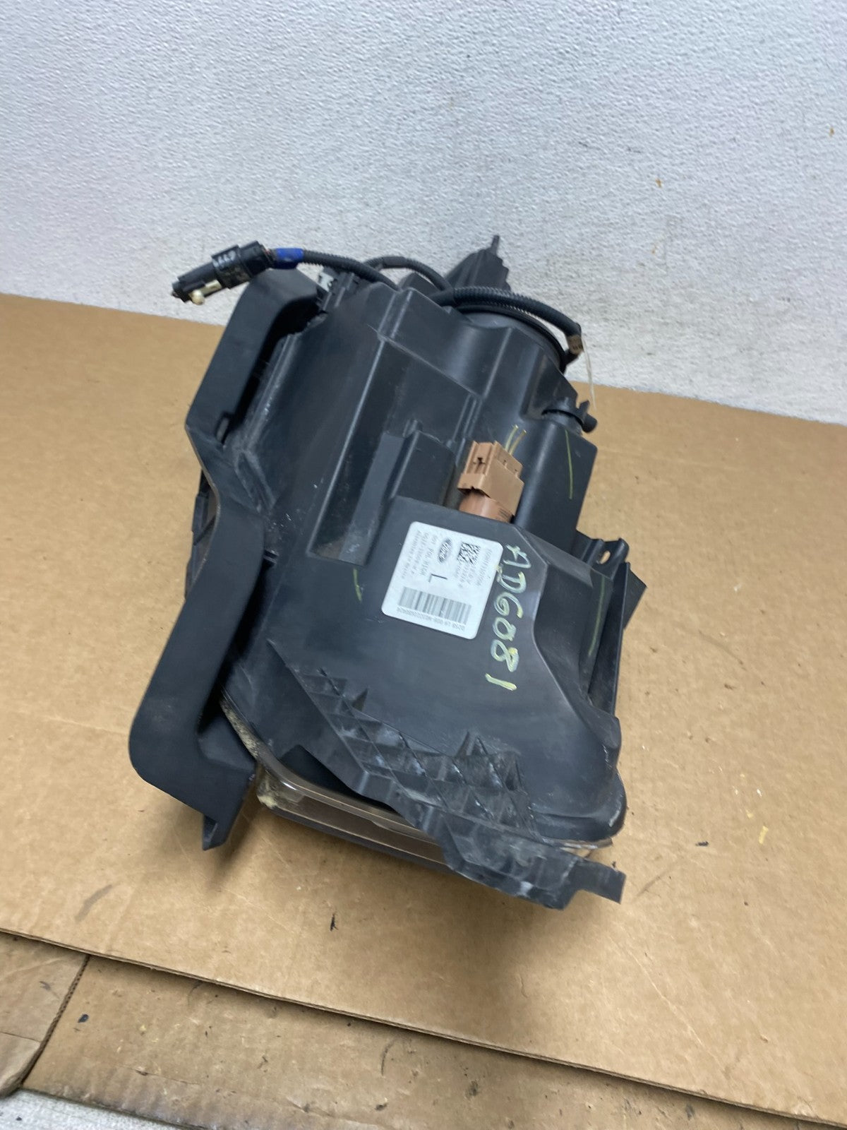 2013 to 2019 Ford Taurus Left Driver LH Side Headlight Halogen AD6081 DW6