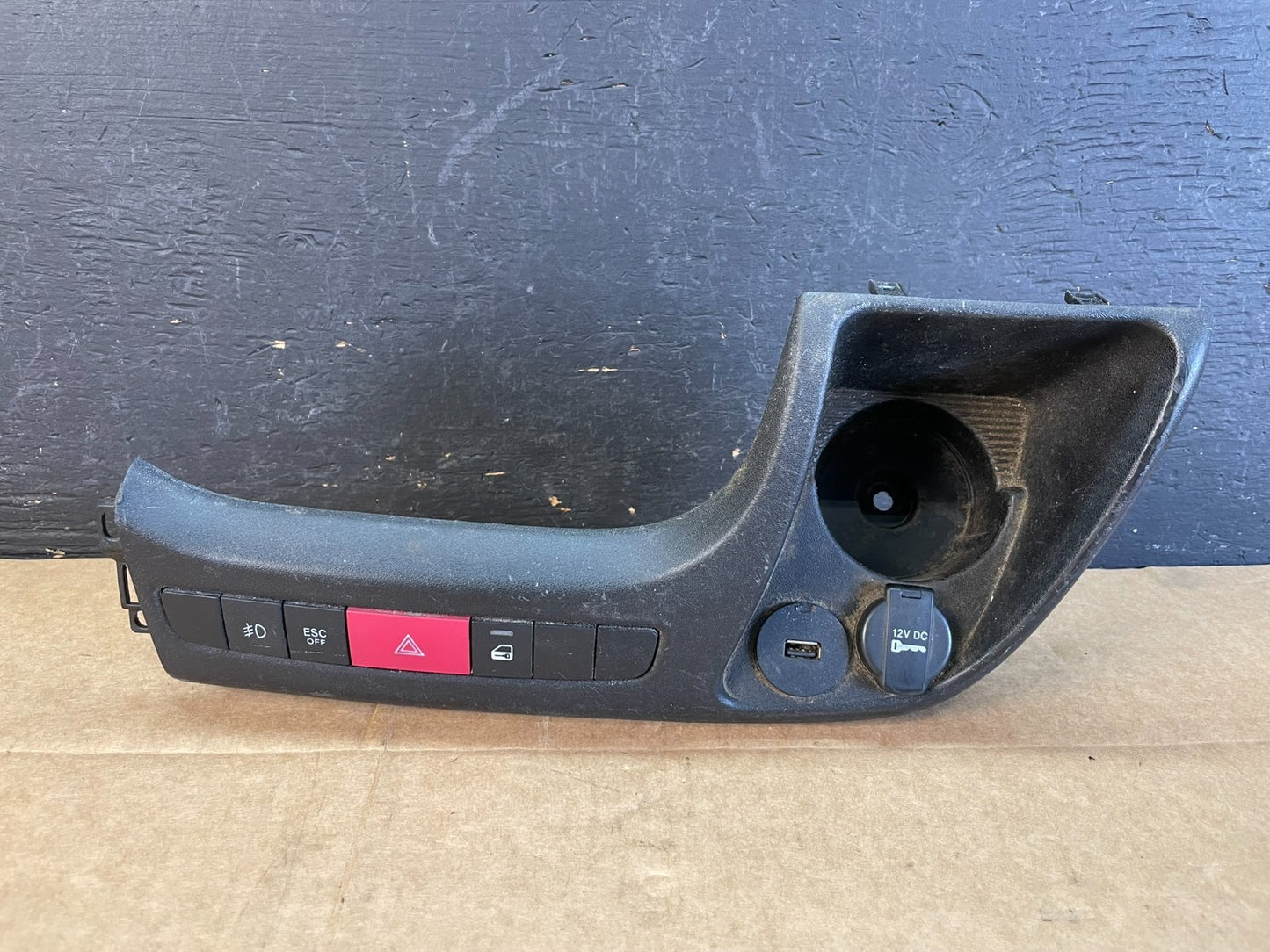 2014-2018 Ram Promaster Front Center Hazard Cover Storage USB Cup Hold ac5009 DG0