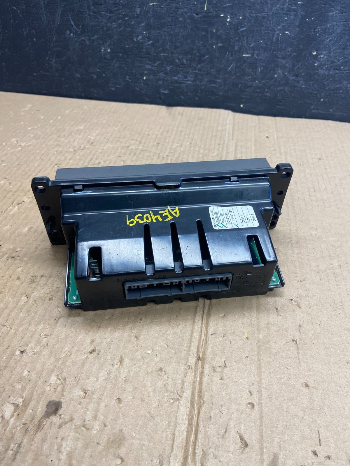 2003 to 2006 Lincoln Town Car Climate Control Panel ae4039 DG3