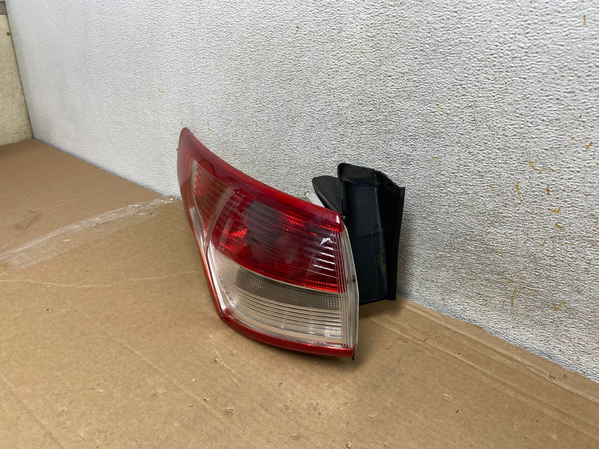 2013 to 2016 Ford Escape Left Driver LH Side Tail Light AH8326 LK2