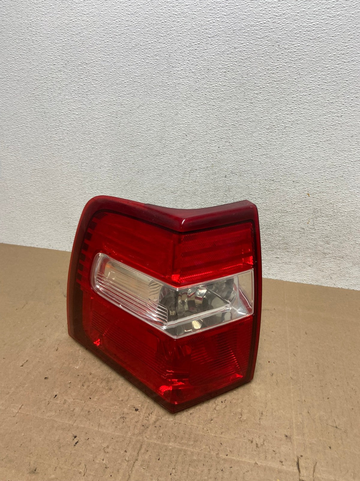 2007 to 2012 Ford Expedition Left Driver LH Side Tail light AE6493 LK0